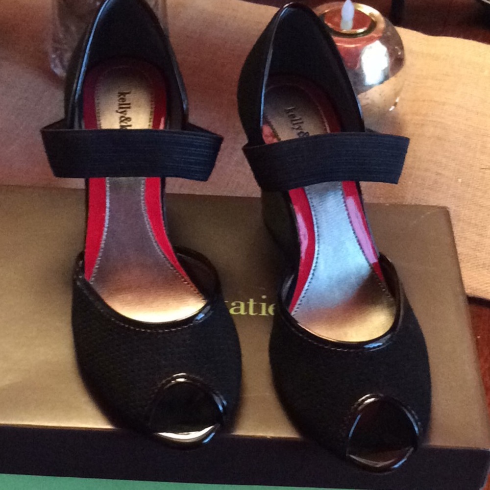 Women’s black sandal